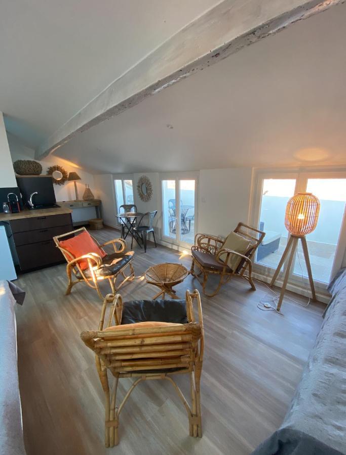 Les Nuits Etoilees, Studio Terrasse Apercu Mer, Tres Lumineux, Ac, 100M Du Port Sanary Eksteriør billede